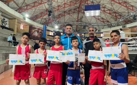 ۶ نشان رنگارنگ بر گردن بوکسور‌های خردسال فارس