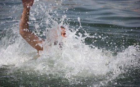 نجات جان ۲ نفر از غرق‌شدن با اقدام دریابانان کنگان