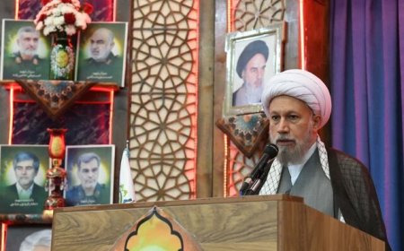 امام جمعه شیراز: تحقق برنامه هفتم توسعه مستلزم همکاری مردم و مسئولان است