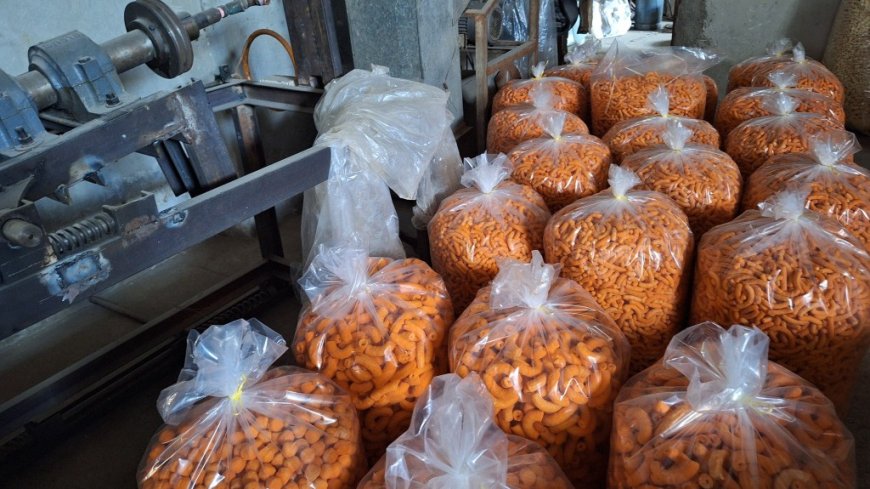 بیش از ۶ تن اسنک و پفک غیربهداشتی در شیراز کشف و ضبط شد