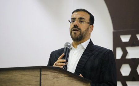 رد شایعه برکناری معاون سیاسی استانداری فارس؛ امیری: فعالیت ایشان با جدیت ادامه دارد
