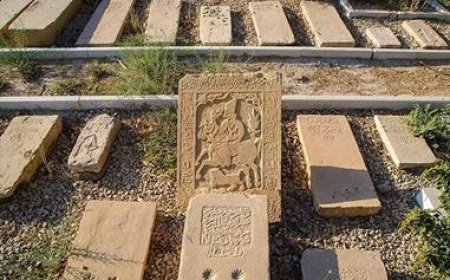 آغاز مرمت دو عمارت و یک بقعه در آرامستان تاریخی دارالسلام شیراز