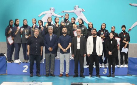 سکوی برنز در میان غول‌ها