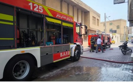 مهار آتش در طبقه پنجم اداره کل راه و شهرسازی هرمزگان