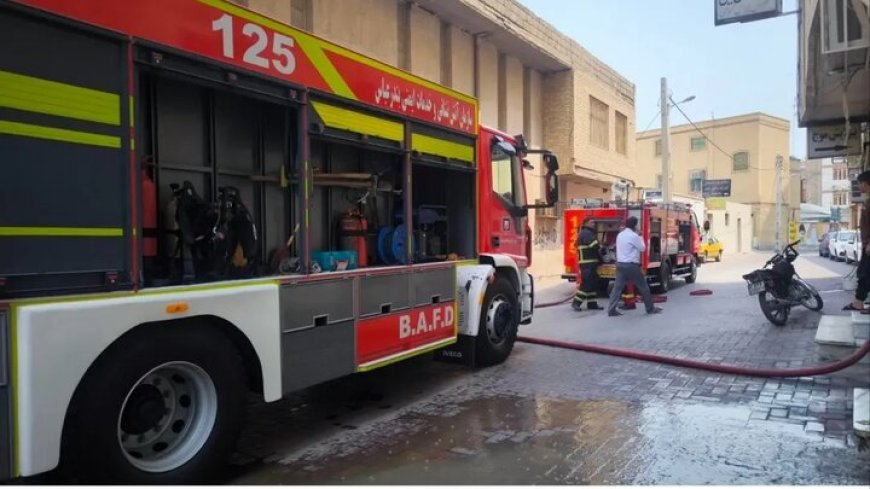 مهار آتش در طبقه پنجم اداره کل راه و شهرسازی هرمزگان