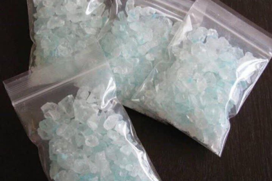 دستگیری سوداگر مرگ با کشف بالغ بر ۳ کیلوگرم ماده مخدر شیشه در جاسک