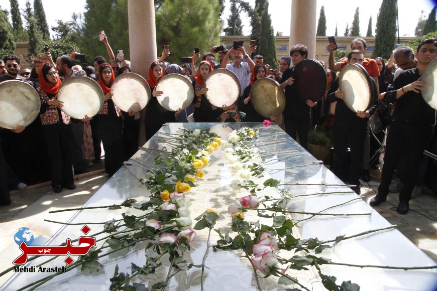 گزارش تصویری از آیین دف نوازی حافظیه به مناسبت روز بزرگداشت حافظ شیرازی
